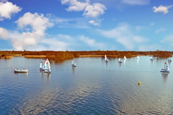 Waarom Hilversummers onafscheidelijk zijn van de Loosdrechtse Plassen